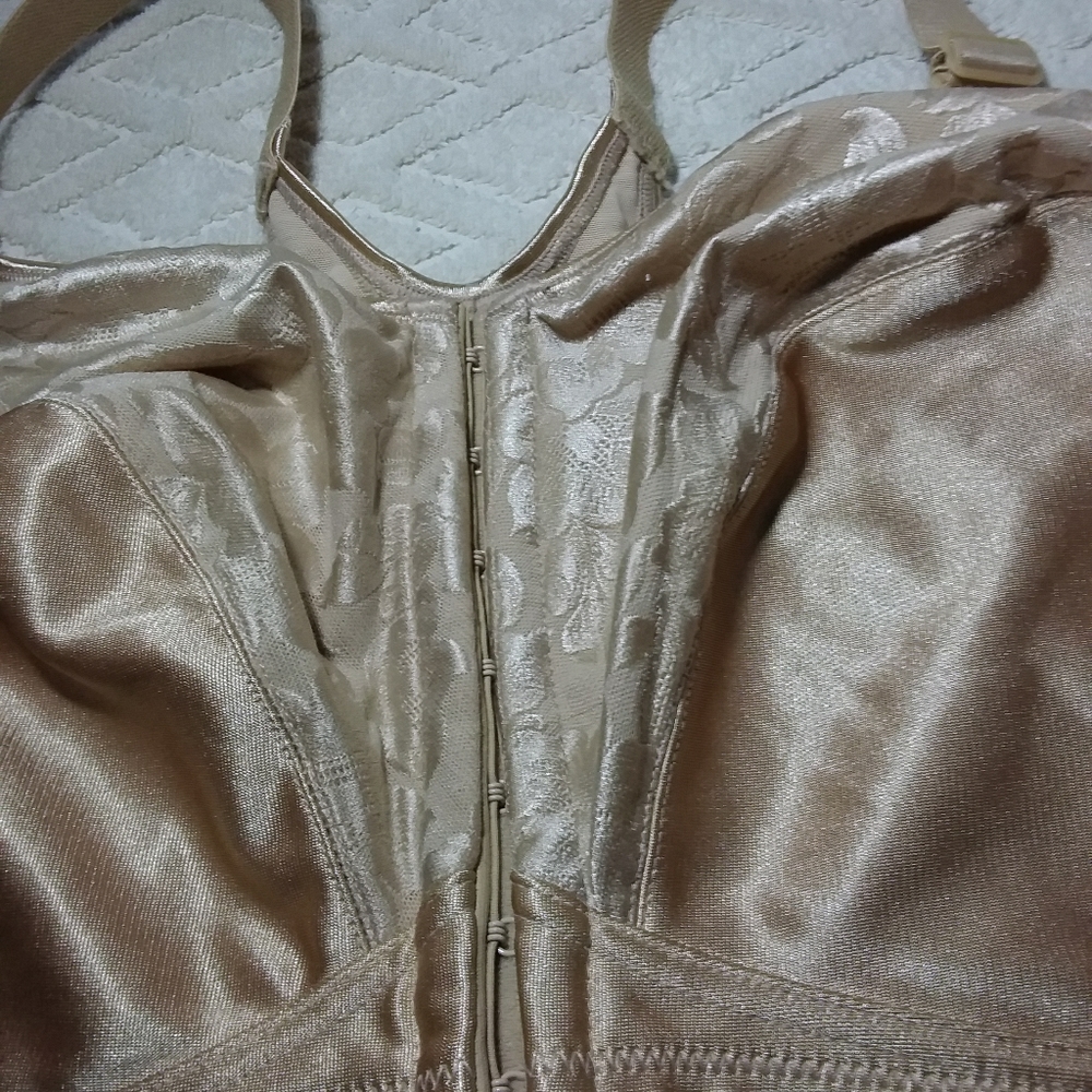 - ⬇️ Playtex front close posture bra. - Picture 2 of 7